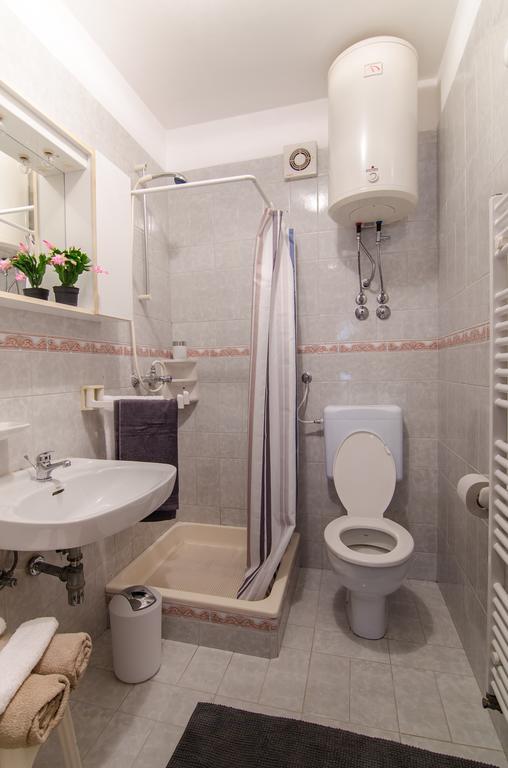 Apartments Karlo & Ivona ラビン 部屋 写真