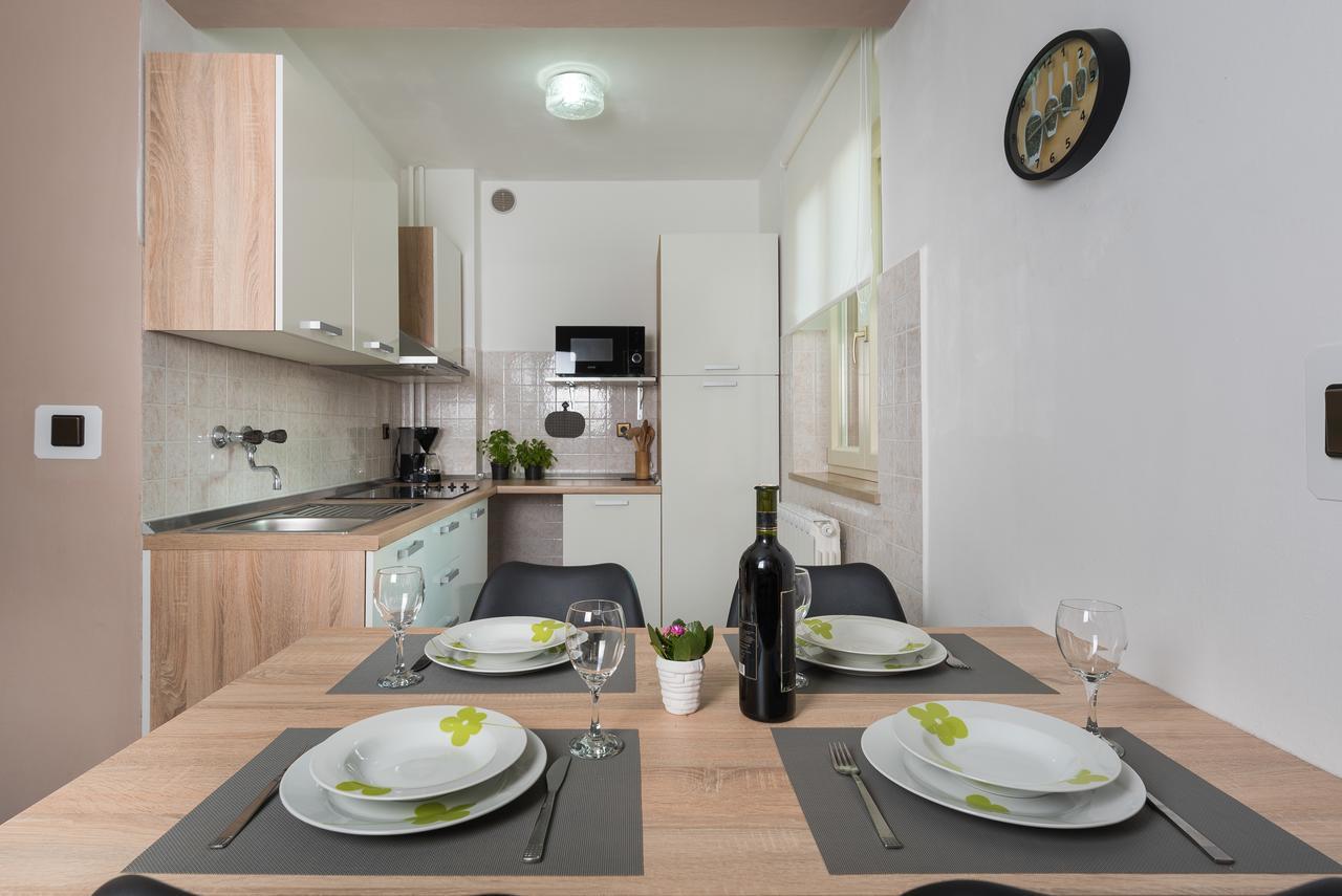 Apartments Karlo & Ivona ラビン エクステリア 写真