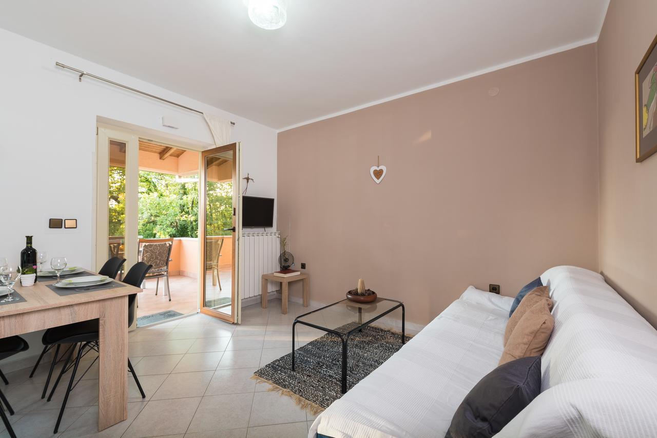 Apartments Karlo & Ivona ラビン エクステリア 写真